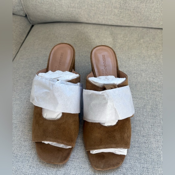 Bernardo Studio Bow Vamp Block Heel Sandal - Picture 2 of 4